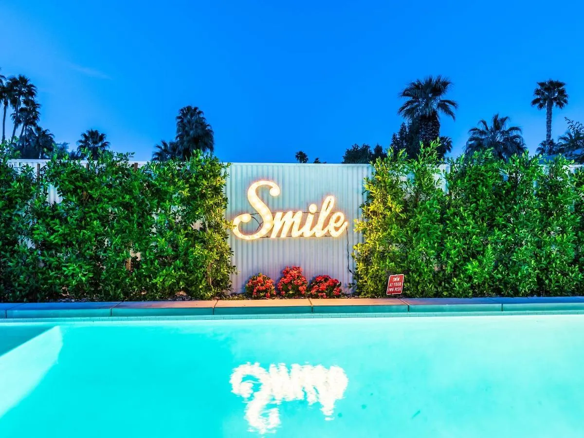 PS Smile Villa Palm Springs ABD
